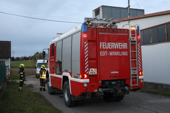 Belftungsmanahmen nach Brand in einer Lagerhalle in Edt bei Lambach