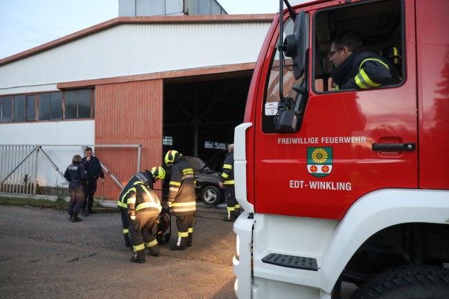 Belftungsmanahmen nach Brand in einer Lagerhalle in Edt bei Lambach