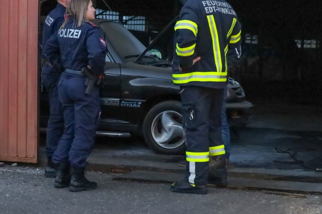 Belftungsmanahmen nach Brand in einer Lagerhalle in Edt bei Lambach