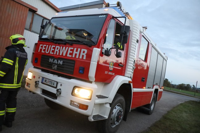 Belftungsmanahmen nach Brand in einer Lagerhalle in Edt bei Lambach