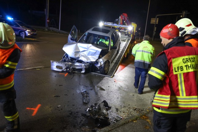 Kreuzungsunfall zwischen zwei PKW auf Pyhrnpass Strae in Thalheim bei Wels