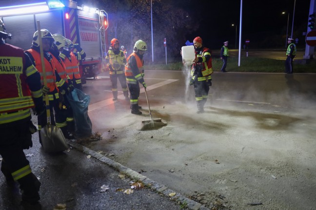 Kreuzungsunfall zwischen zwei PKW auf Pyhrnpass Strae in Thalheim bei Wels