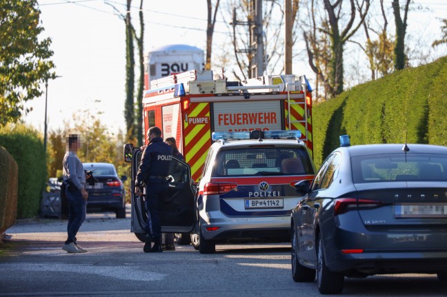 Hhenretter der Feuerwehr bei Personenrettung in einer Garage in Kirchberg-Thening im Einsatz