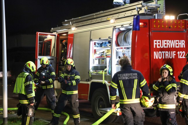 Drei Feuerwehren bei Kchenbrand in einem Mehrparteienwohnhaus in Hrsching im Einsatz