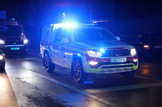 Kreuzungscrash: Grerer Einsatz nach Verkehrsunfall zwischen zwei PKW in Wels-Neustadt