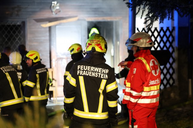 Vollbrand einer Garconniere in einem Wohnhaus in Molln sorgt für Einsatz von vier Feuerwehren