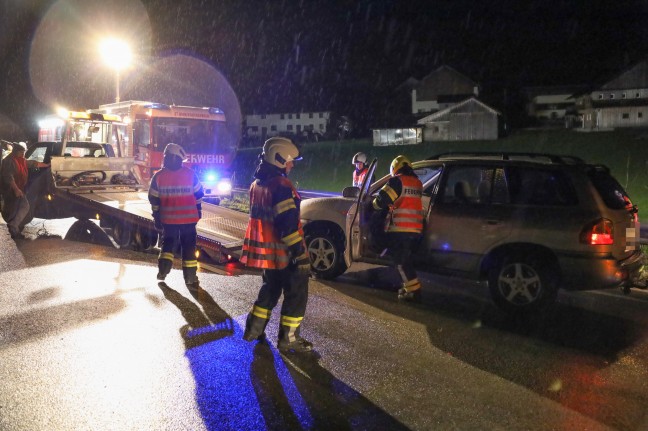 Schwerer Verkehrsunfall mit vier beteiligten PKW auf Rieder Strae in St. Marienkirchen am Hausruck