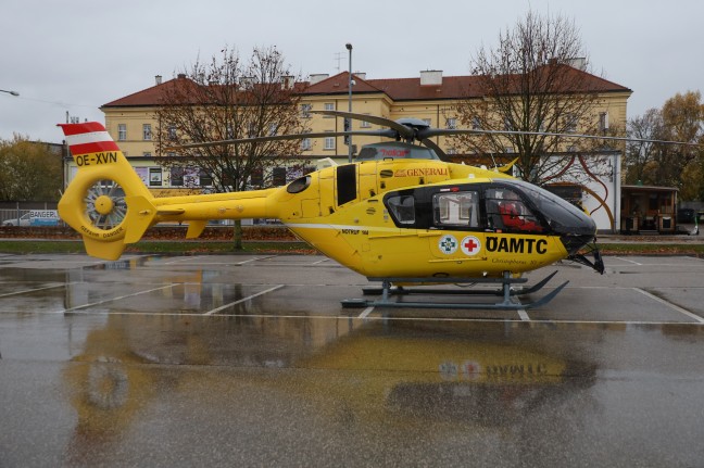 Person in Wels-Innenstadt von Bus erfasst und schwer verletzt - Notarzthubschrauber im Einsatz