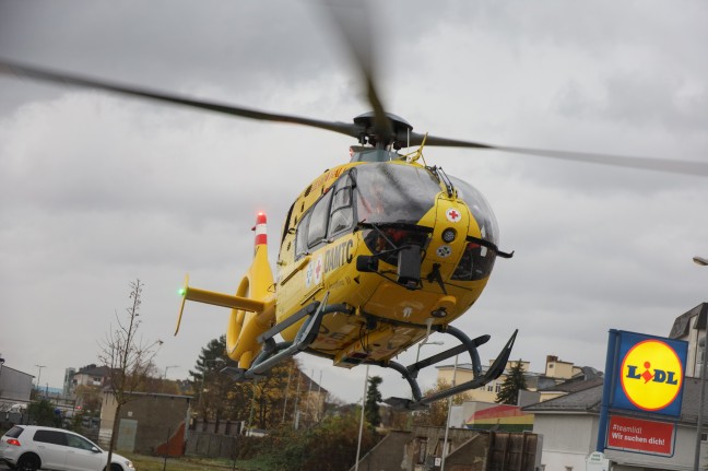 Person in Wels-Innenstadt von Bus erfasst und schwer verletzt - Notarzthubschrauber im Einsatz