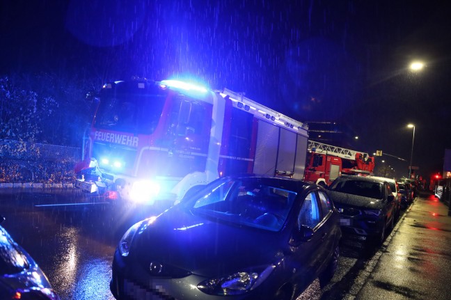 Einsatz der Feuerwehr aufgrund einer rauchenden Steckdose in einer Wohnung in Wels-Pernau