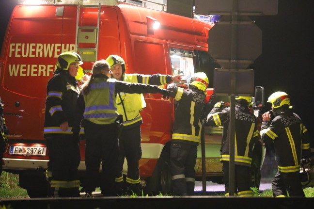 Unfall auf Bahnbergang: Kleintransporter bei Aurolzmnster von Regionalzug erfasst