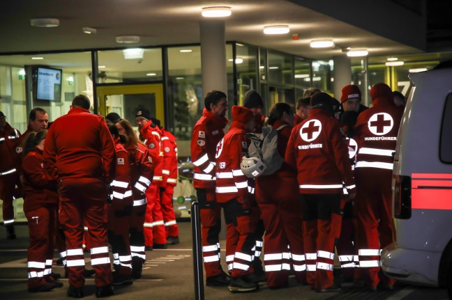 Groe Suchaktion nach abgngiger Person aus Alten- und Pflegeheim in Traun