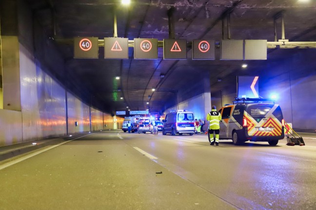 Unfall im Tunnel Bindermichl auf Mhlkreisautobahn in Linz fordert eine schwerverletzte Person