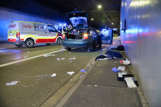 Unfall im Tunnel Bindermichl auf Mhlkreisautobahn in Linz fordert eine schwerverletzte Person