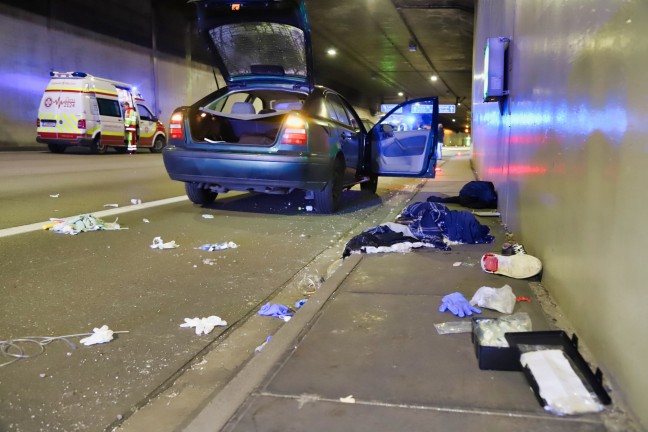 Unfall im Tunnel Bindermichl auf Mhlkreisautobahn in Linz fordert eine schwerverletzte Person