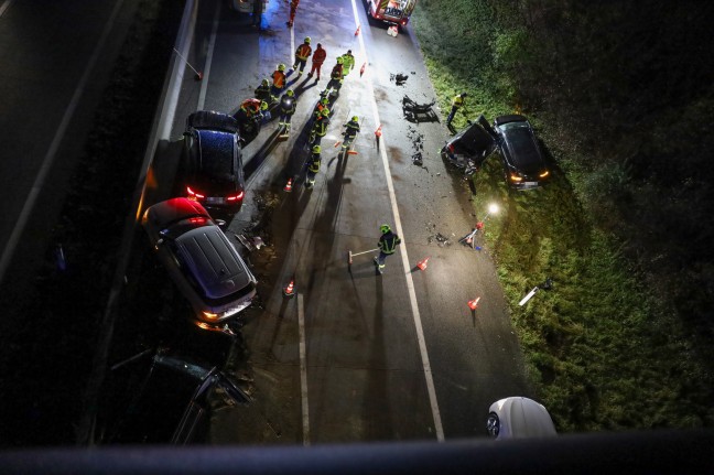 Karambolage mit sieben Autos auf Westautobahn bei Vorchdorf