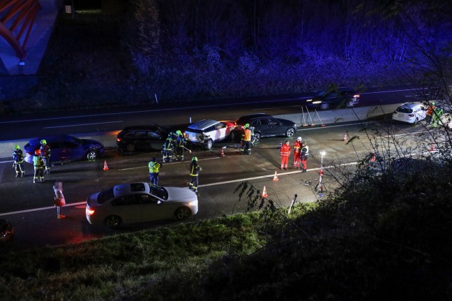 Karambolage mit sieben Autos auf Westautobahn bei Vorchdorf