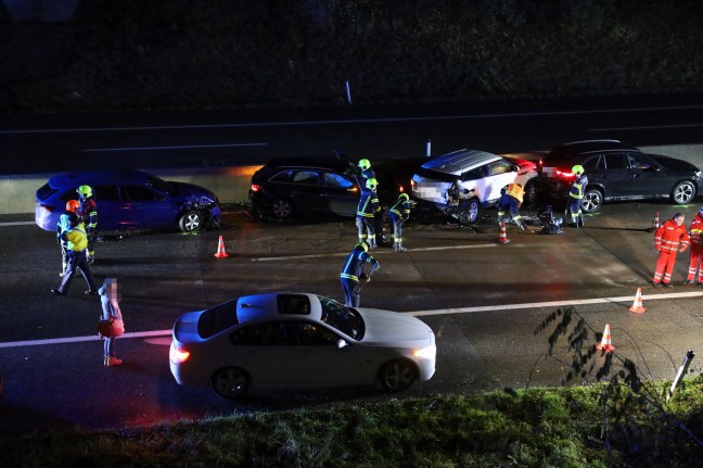 Karambolage mit sieben Autos auf Westautobahn bei Vorchdorf