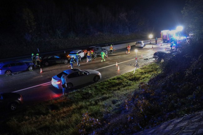 Karambolage mit sieben Autos auf Westautobahn bei Vorchdorf