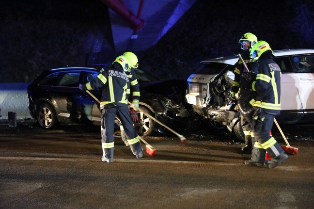 Karambolage mit sieben Autos auf Westautobahn bei Vorchdorf