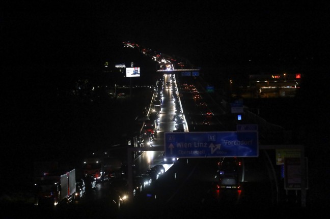 Karambolage mit sieben Autos auf Westautobahn bei Vorchdorf