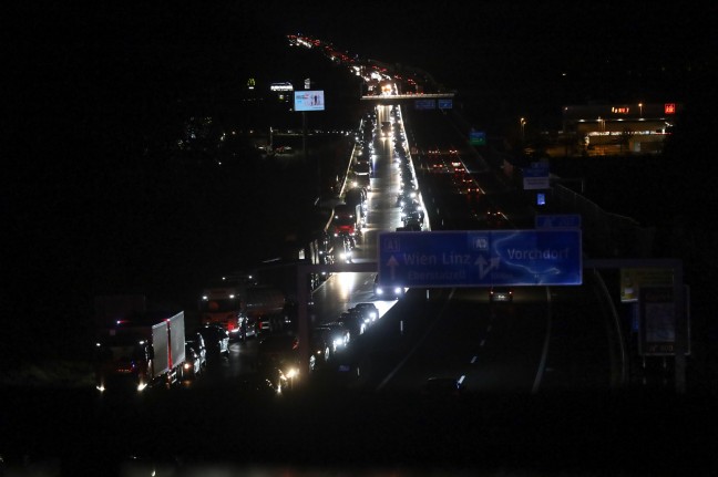 Karambolage mit sieben Autos auf Westautobahn bei Vorchdorf