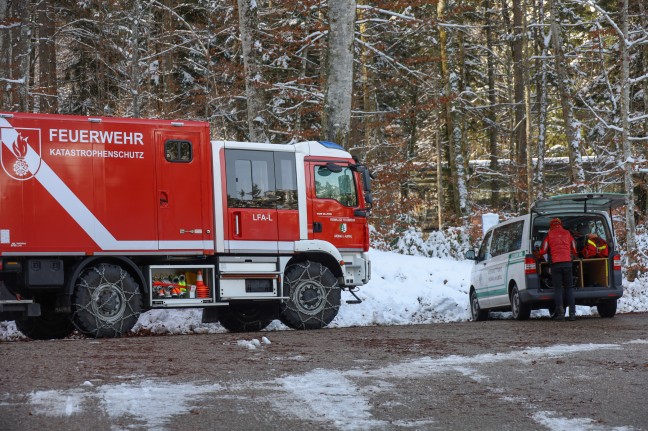 Flugzeugwrack nach Absturz mit vier Todesopfern vom Kasberg in Grnau im Almtal geborgen