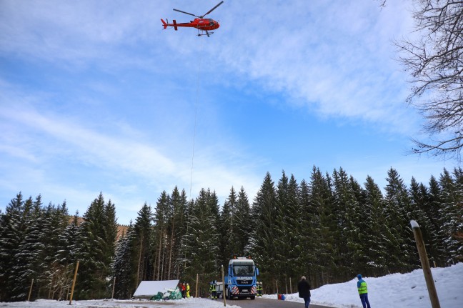 Flugzeugwrack nach Absturz mit vier Todesopfern vom Kasberg in Grnau im Almtal geborgen