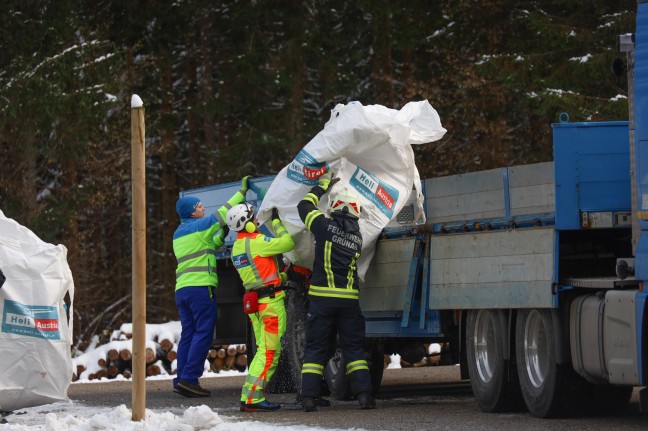 Flugzeugwrack nach Absturz mit vier Todesopfern vom Kasberg in Grnau im Almtal geborgen