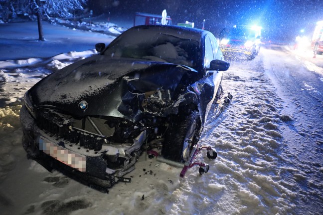 Drei teils Schwerverletzte bei Crash mit schleuderndem Auto auf Scharnsteiner Strae in Gschwandt