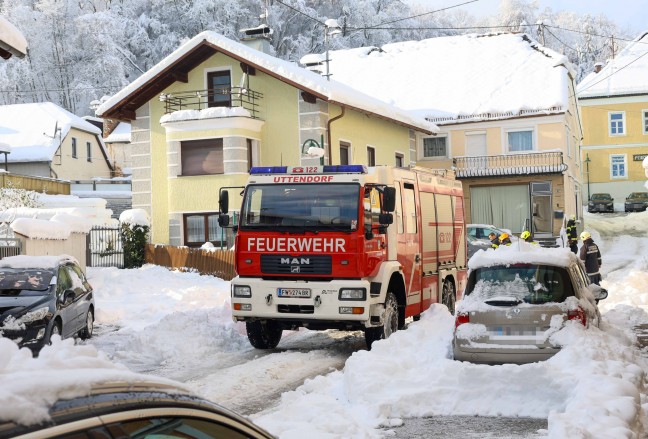 Auspuff zugefroren: Standheizung verursachte Rauchentwicklung an einem PKW in Helpfau-Uttendorf