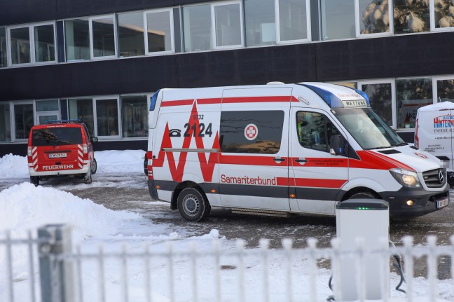 Drei Verletzte: Brand bei einem Unternehmen in Pasching vor Eintreffen der Feuerwehr noch gelscht