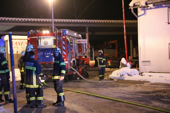 Vier Feuerwehren bei Brand im Heizraum eines Unternehmens in Molln im Einsatz