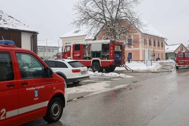 Vier Feuerwehren bei Brand in einem Fernwrme-Hackschnitzellager in Molln im Einsatz