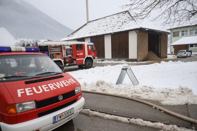 Vier Feuerwehren bei Brand in einem Fernwrme-Hackschnitzellager in Molln im Einsatz