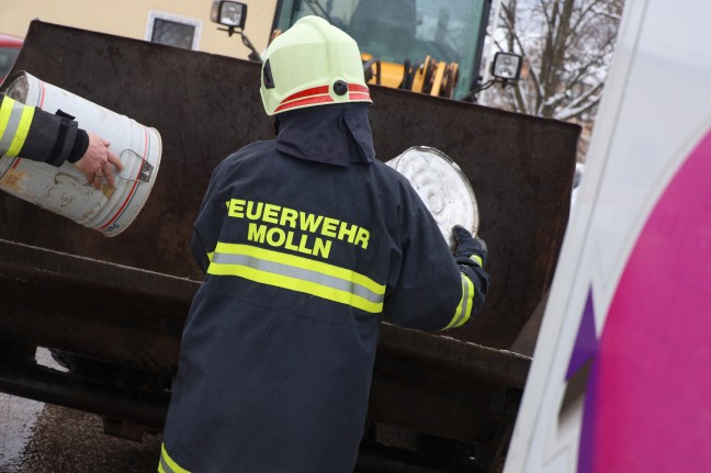 Vier Feuerwehren bei Brand in einem Fernwrme-Hackschnitzellager in Molln im Einsatz