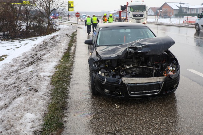 Grerer laustritt nach Auffahrunfall im Frhverkehr auf Wiener Strae bei Marchtrenk