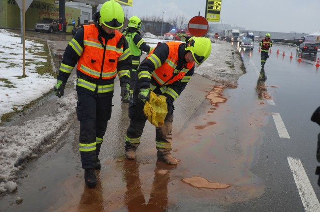 Grerer laustritt nach Auffahrunfall im Frhverkehr auf Wiener Strae bei Marchtrenk