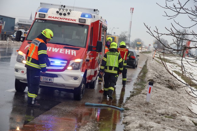 Grerer laustritt nach Auffahrunfall im Frhverkehr auf Wiener Strae bei Marchtrenk