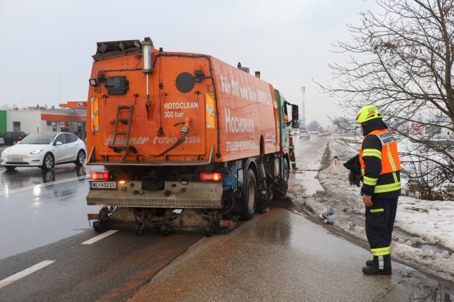 Grerer laustritt nach Auffahrunfall im Frhverkehr auf Wiener Strae bei Marchtrenk