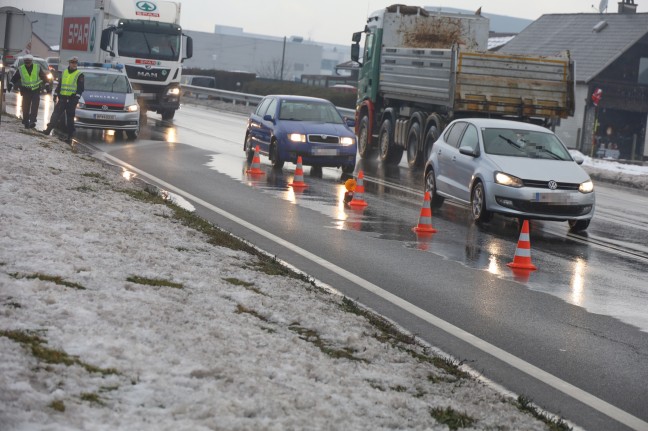 Grerer laustritt nach Auffahrunfall im Frhverkehr auf Wiener Strae bei Marchtrenk