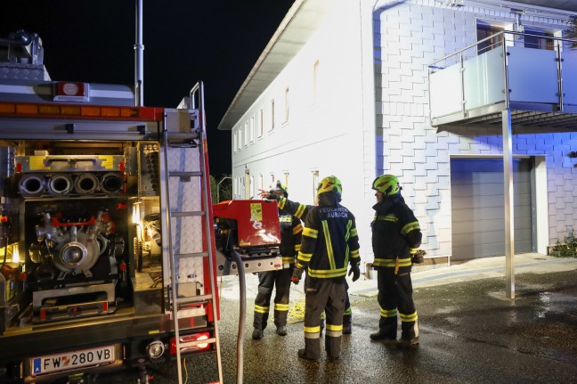 Schlimmeres verhindert: Zimmerbrand auf einem Bauernhof in Aurach am Hongar rechtzeitig entdeckt