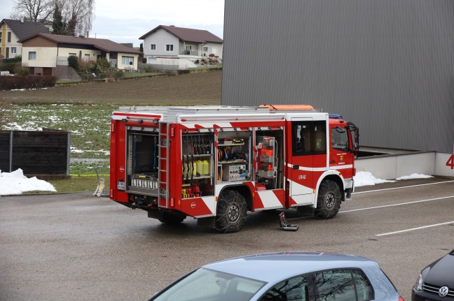 Feuerwehr bei berflutung bei einem Unternehmen in Krenglbach im Einsatz