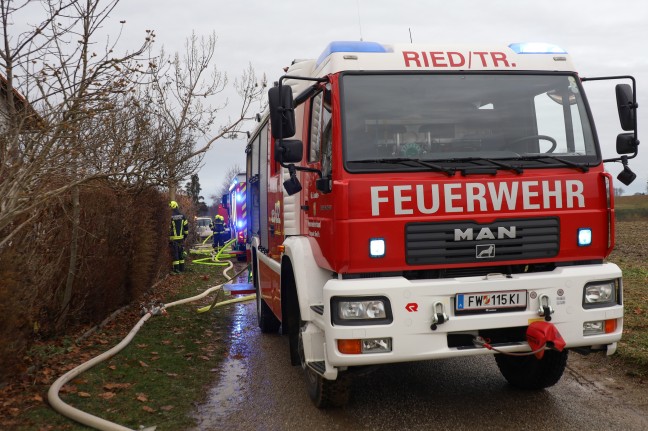 Vier Feuerwehren bei Garagenbrand in Ried im Traunkreis im Einsatz