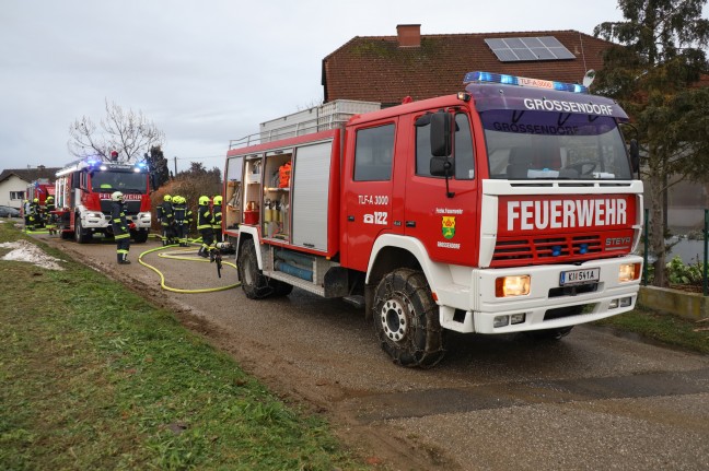 Vier Feuerwehren bei Garagenbrand in Ried im Traunkreis im Einsatz