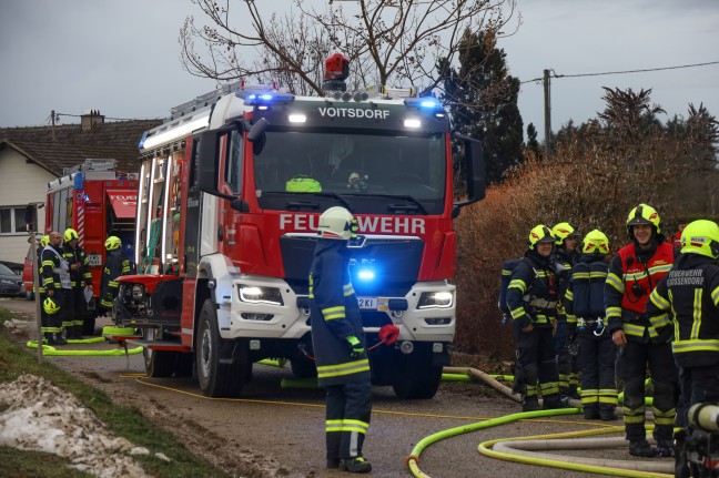 Vier Feuerwehren bei Garagenbrand in Ried im Traunkreis im Einsatz