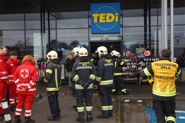 Brand in einer Geschftsfiliale in Wels-Schafwiesen - Sprinkleranlage verhindert Grobrand