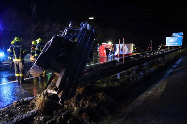 Ein Schwerverletzter bei Unfall eines Einsatzfahrzeuges auf Pyhrnautobahn in Ried im Traunkreis