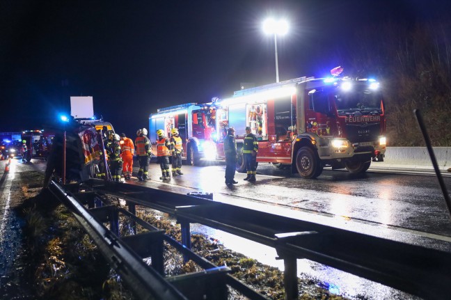 Ein Schwerverletzter bei Unfall eines Einsatzfahrzeuges auf Pyhrnautobahn in Ried im Traunkreis