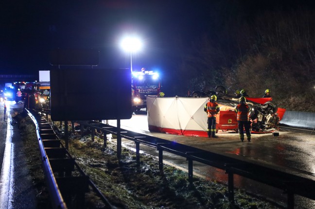 Ein Schwerverletzter bei Unfall eines Einsatzfahrzeuges auf Pyhrnautobahn in Ried im Traunkreis